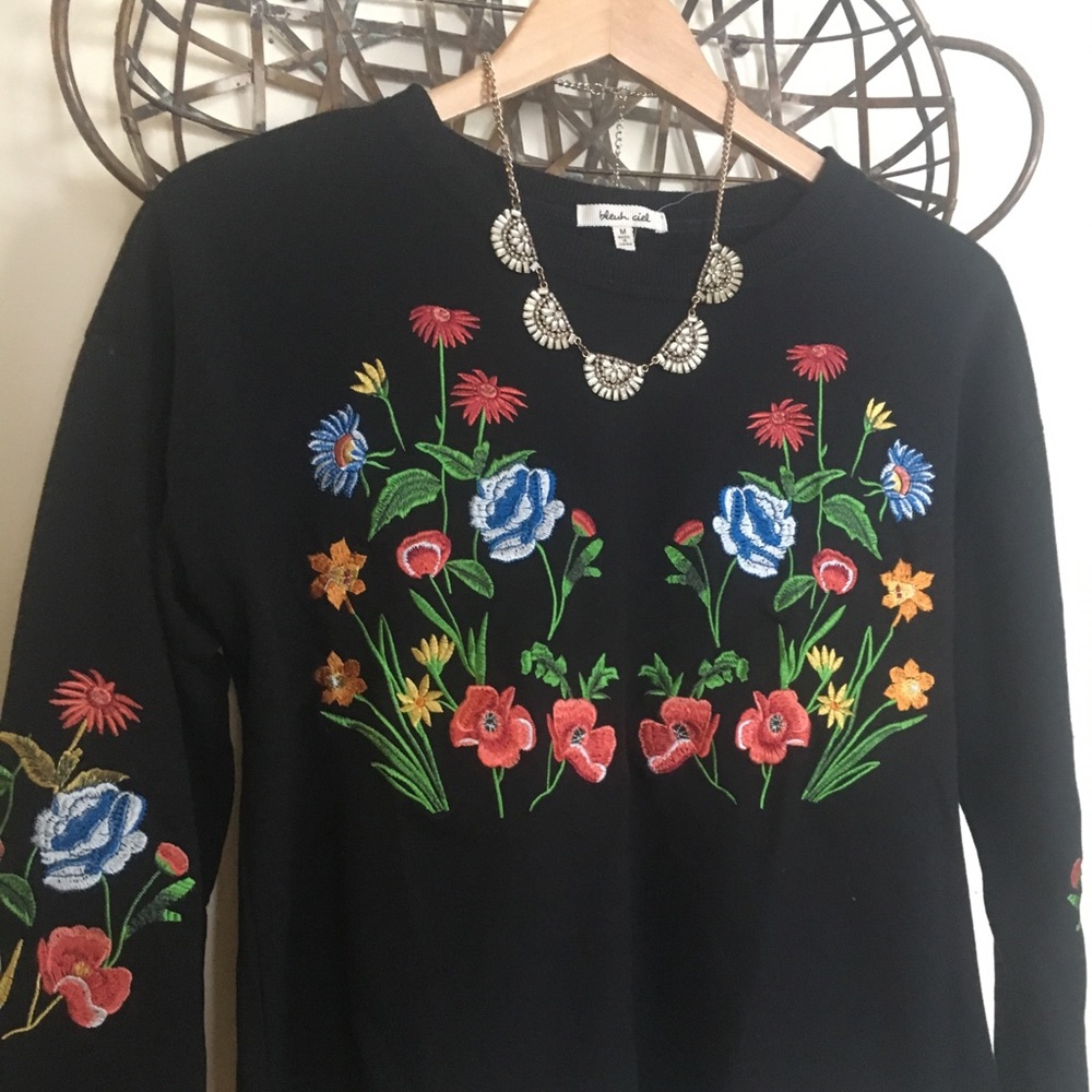 Casual Black sweatshirt embroidered floral